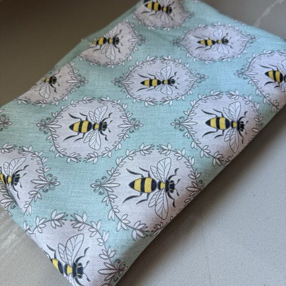 Tabitha Webb Round Tablecloth Indoor Outdoor Bees On Light Blue - Picture 1 of 5